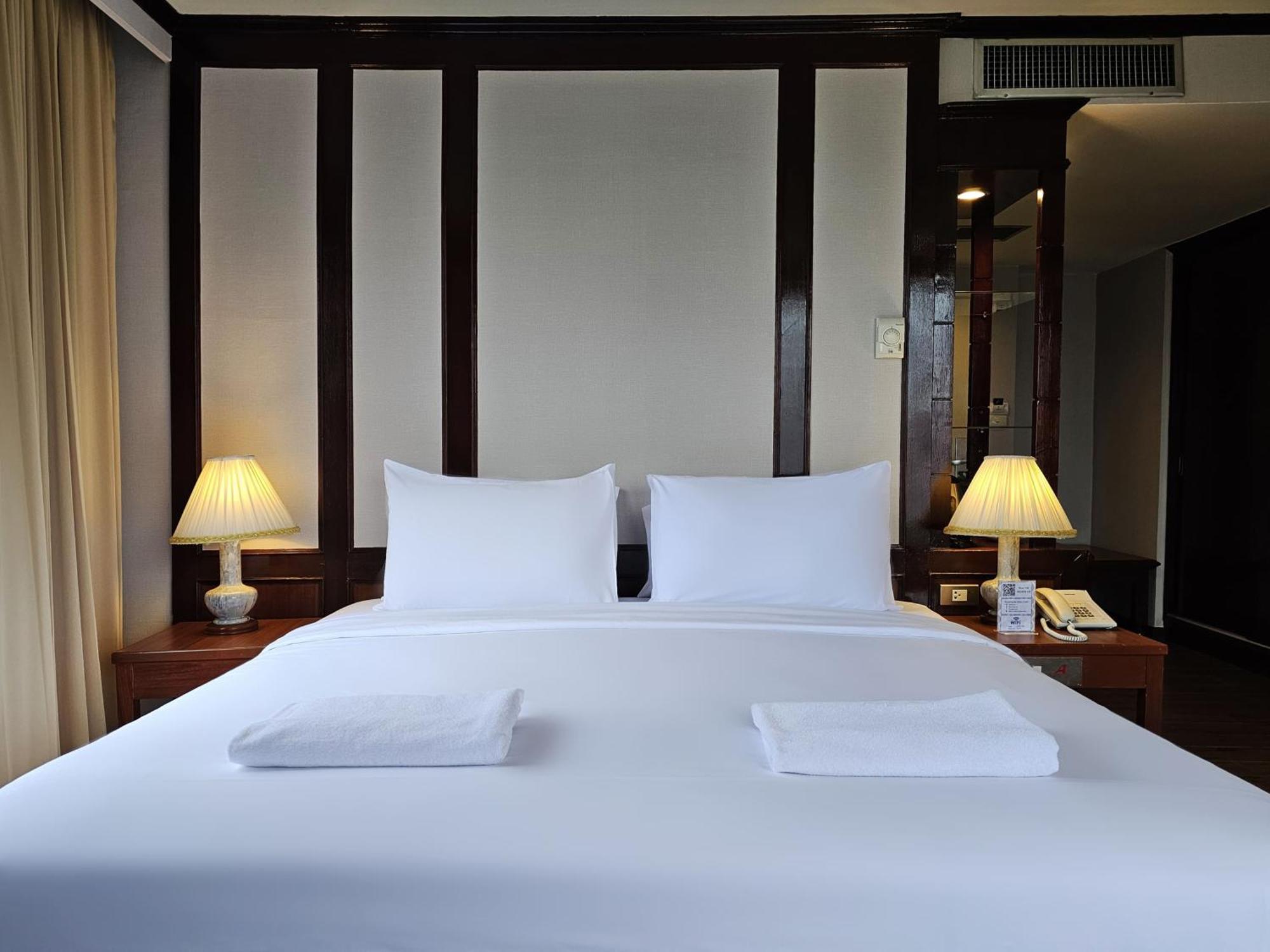 Alexander Hotel Бангкок Экстерьер фото