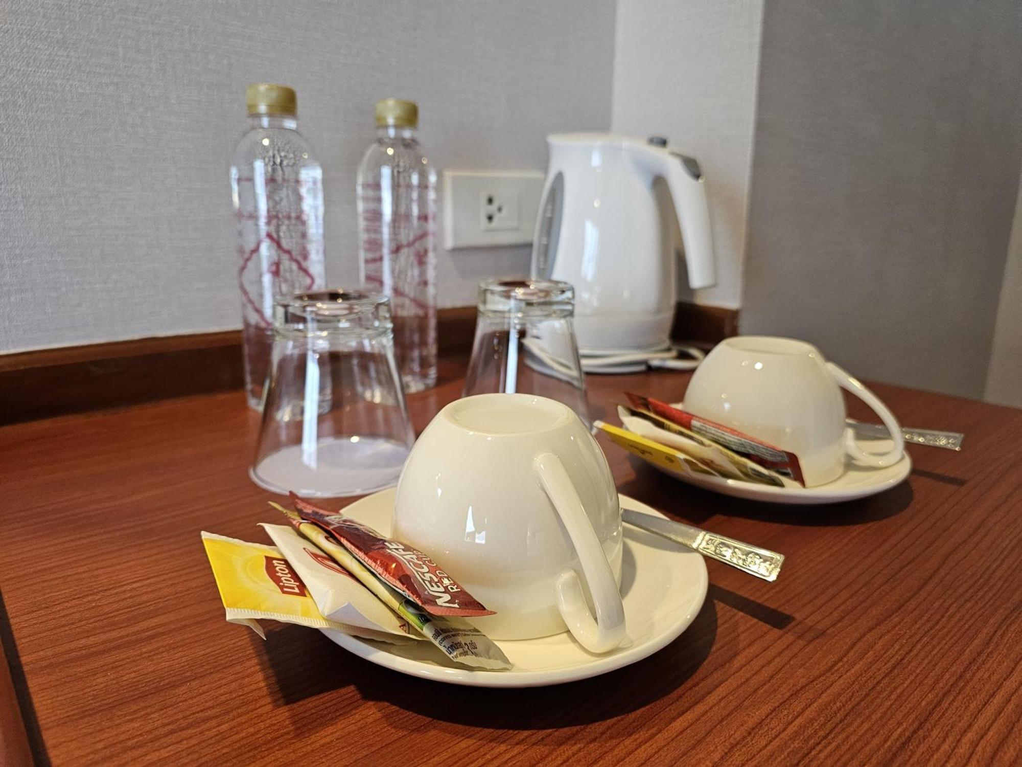 Alexander Hotel Бангкок Экстерьер фото