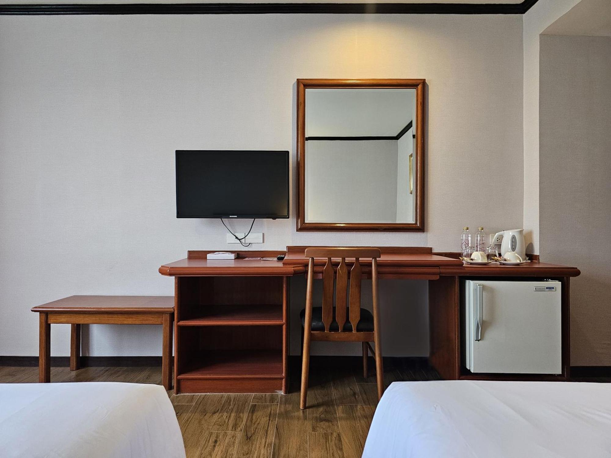 Alexander Hotel Бангкок Экстерьер фото