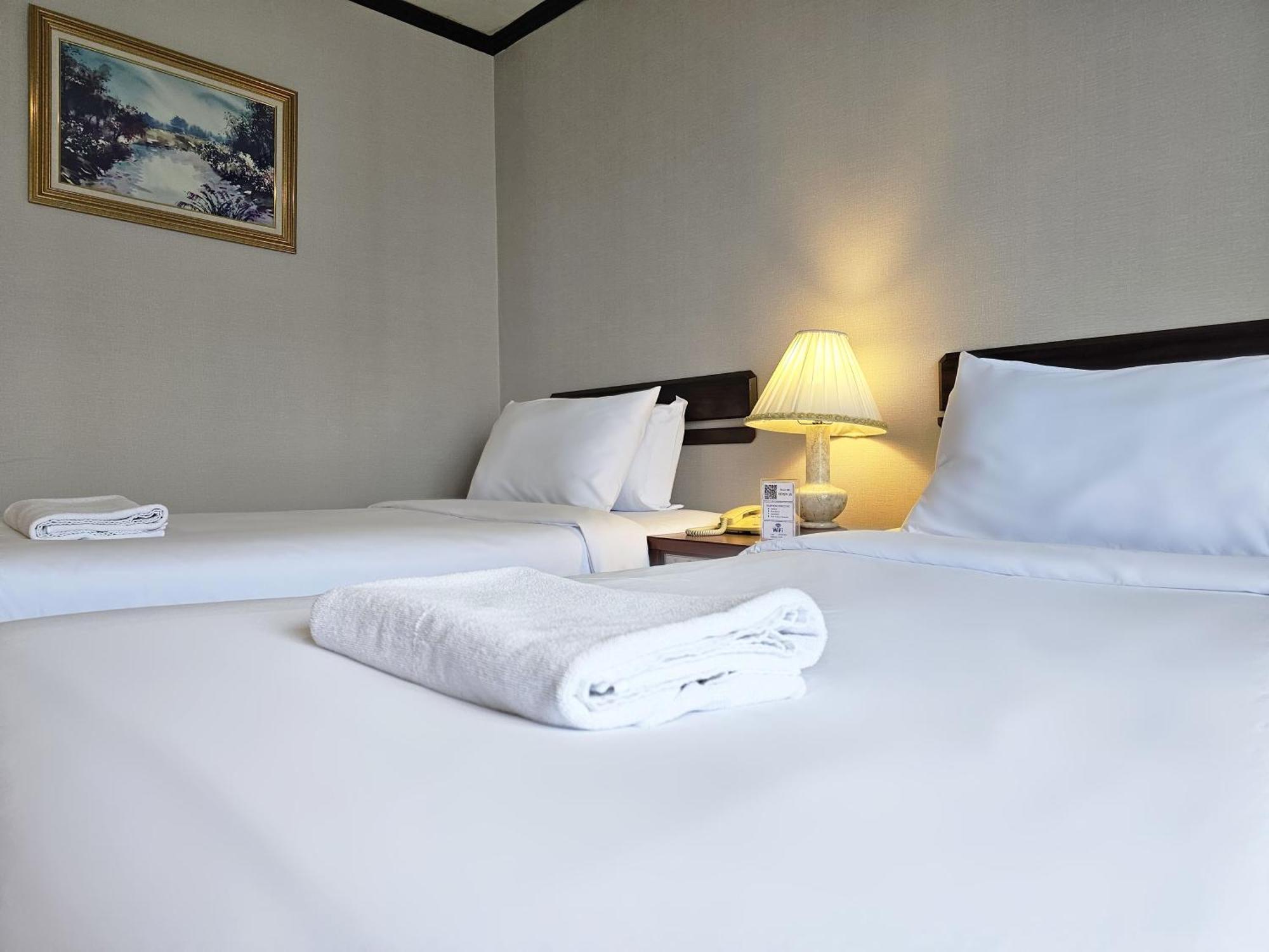 Alexander Hotel Бангкок Экстерьер фото